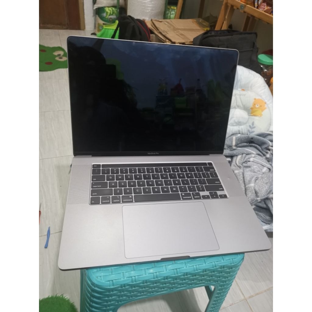 Macbook pro 2019 16 inci matot
