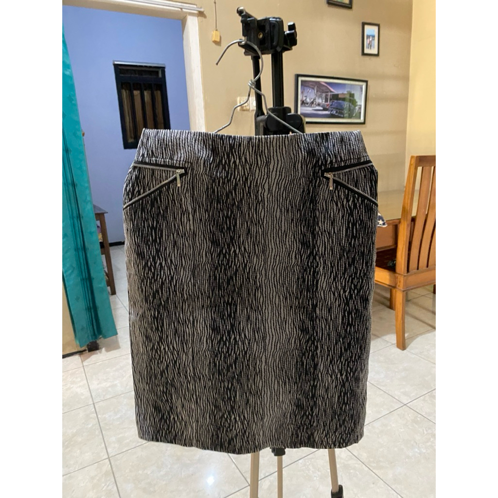 PRELOVED ROK JEANS ROK HITAM ROK SPAN