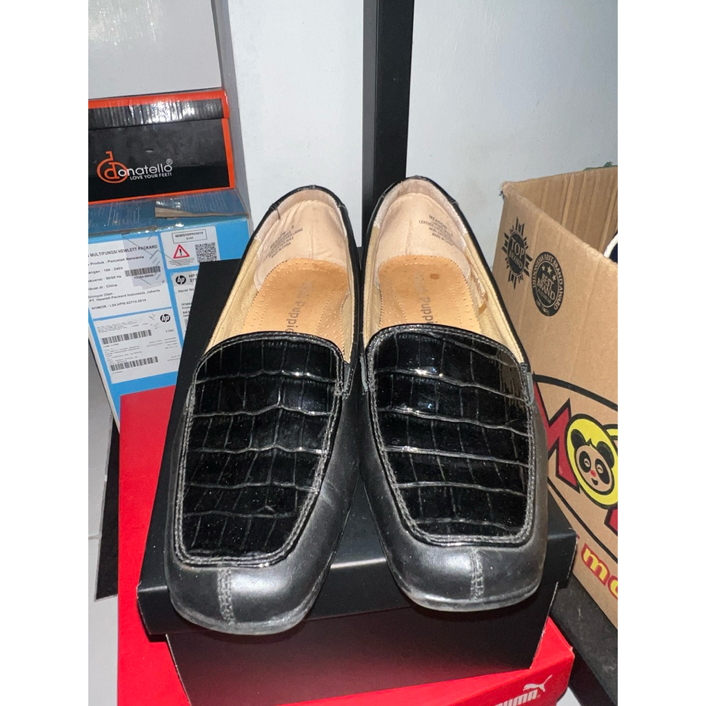 Preloved Flat Shoes Hush Puppies Warna Hitam