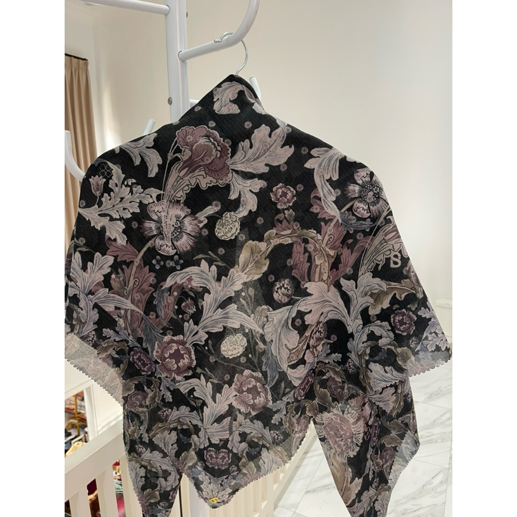 preloved VVGC buttonscarves royale