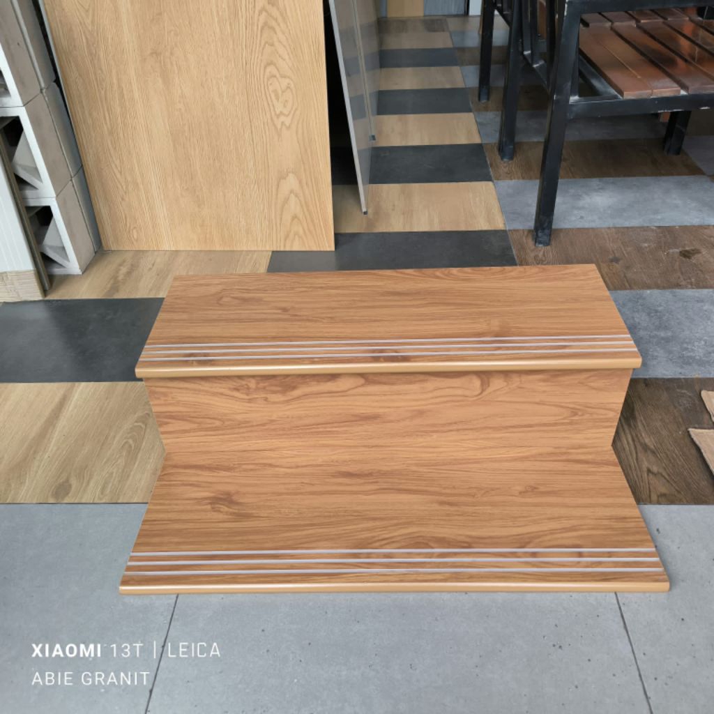 tangga granit doubel bevel motif kayu matt