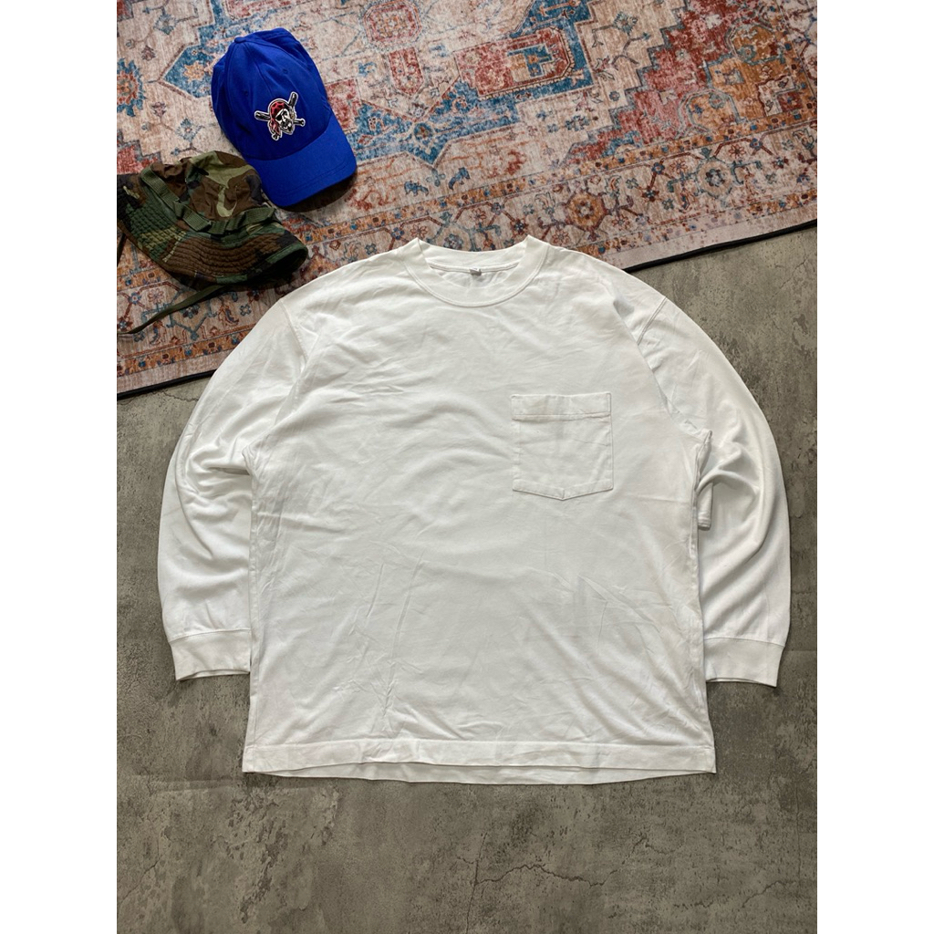LONGSLEEVE BLANK BASIC UNIQLO POCKET Xl