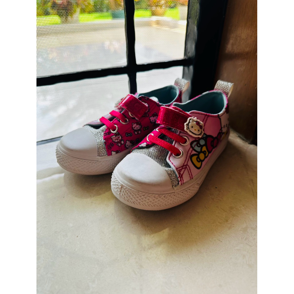 Sepatu anak Hello Kitty by sanrio original - Bekas size 26