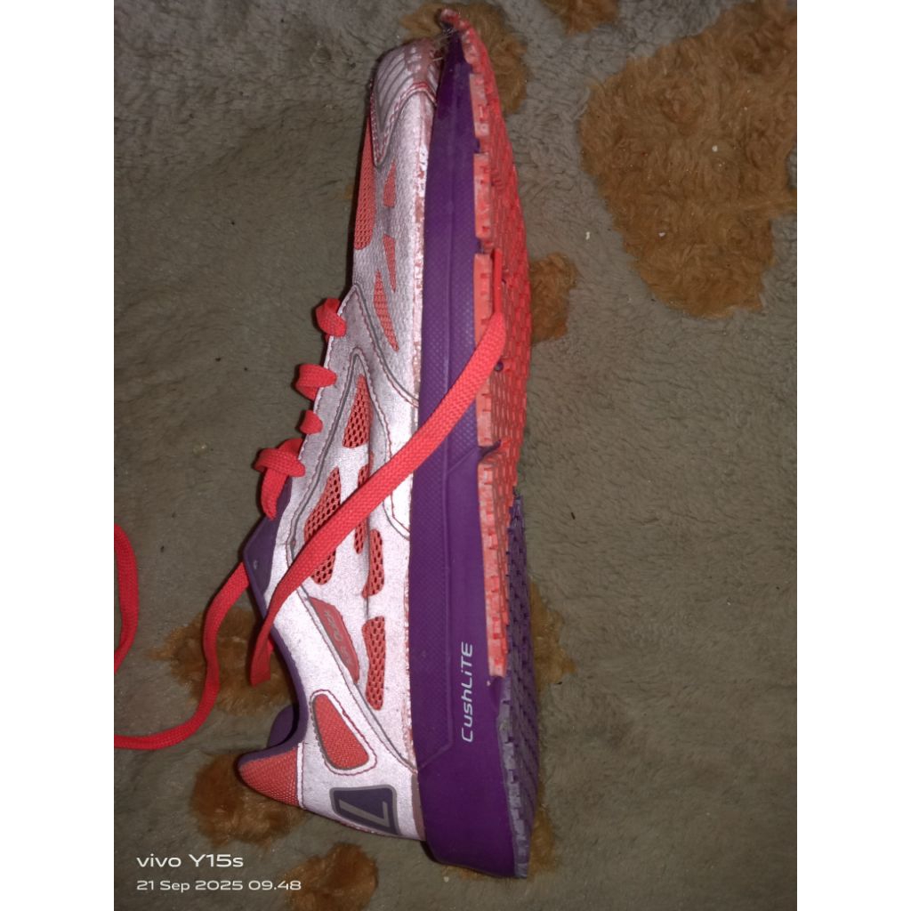 sepatu running league