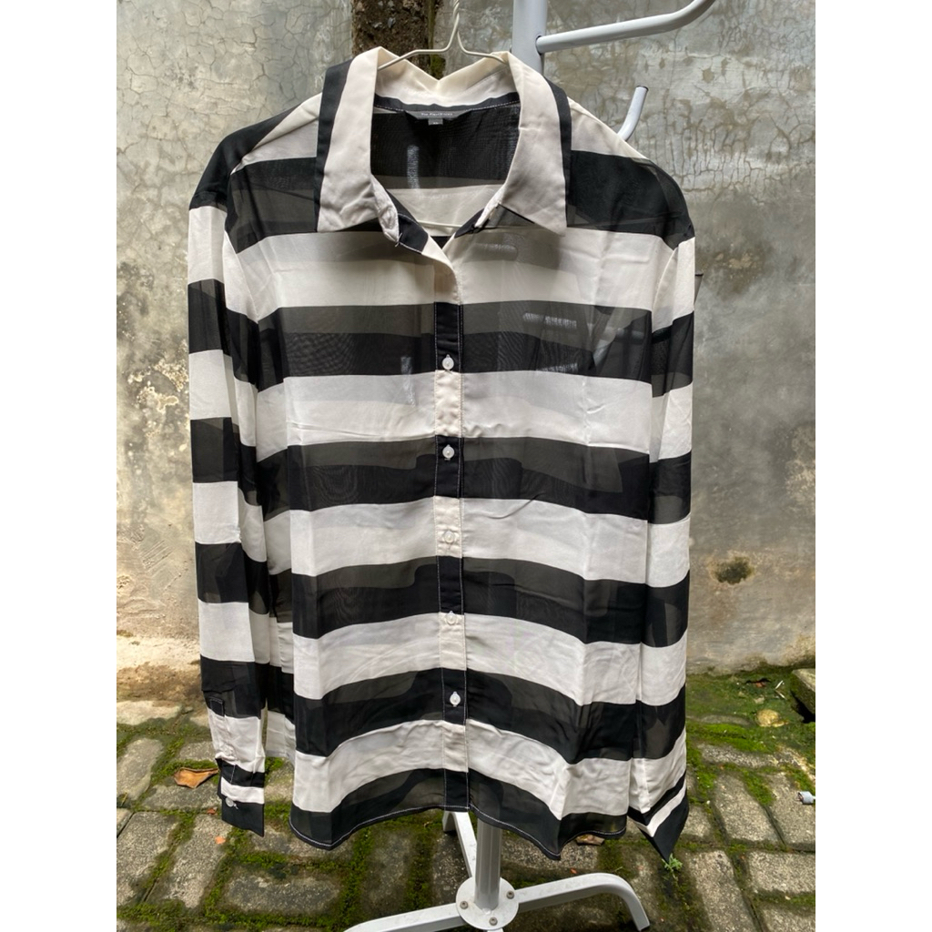 Kemeja Sheer Wanita EXECUTIVE Preloved • Motif Garis Hitam Putih • Lengan Panjang - Preloved