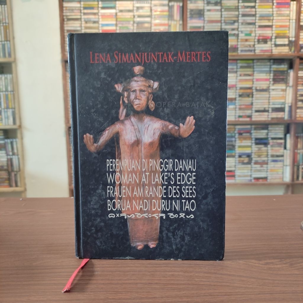 Buku Opera Batak Perempuan Di Pinggir Danau, Borua Nadi Duru Ni Tao Lena Simanjuntak