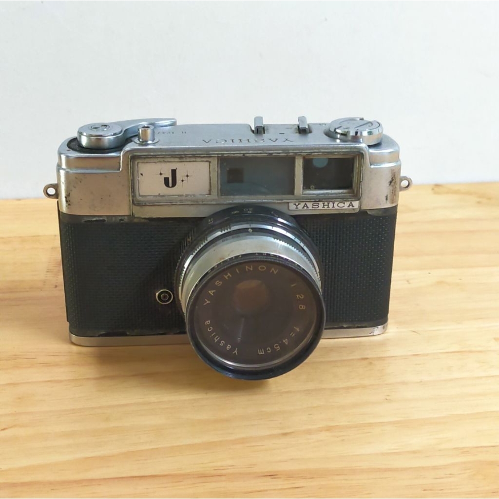 Kamera Analog Yashica J Untuk Pajangan Atau Kanibalan