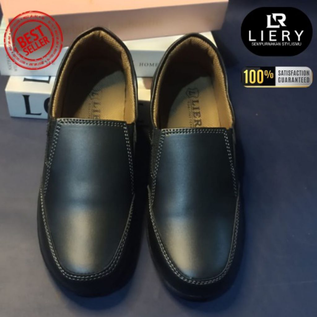 SEPATU SLIP ON PRIA KULIT SINTETIS