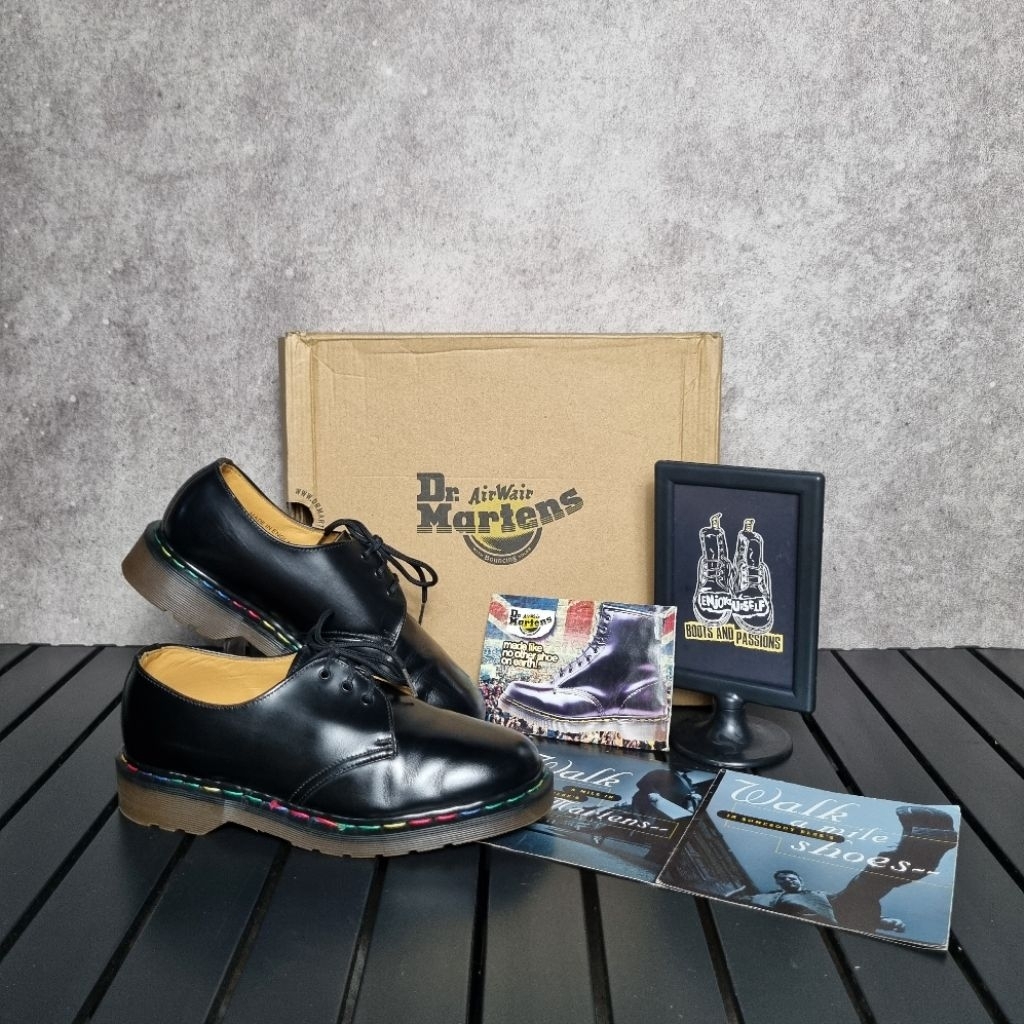 Dr Martens 1461 Vtg RainBow Stitch 8uk Made in England MIE Solovair Docmart RARE LIMITED