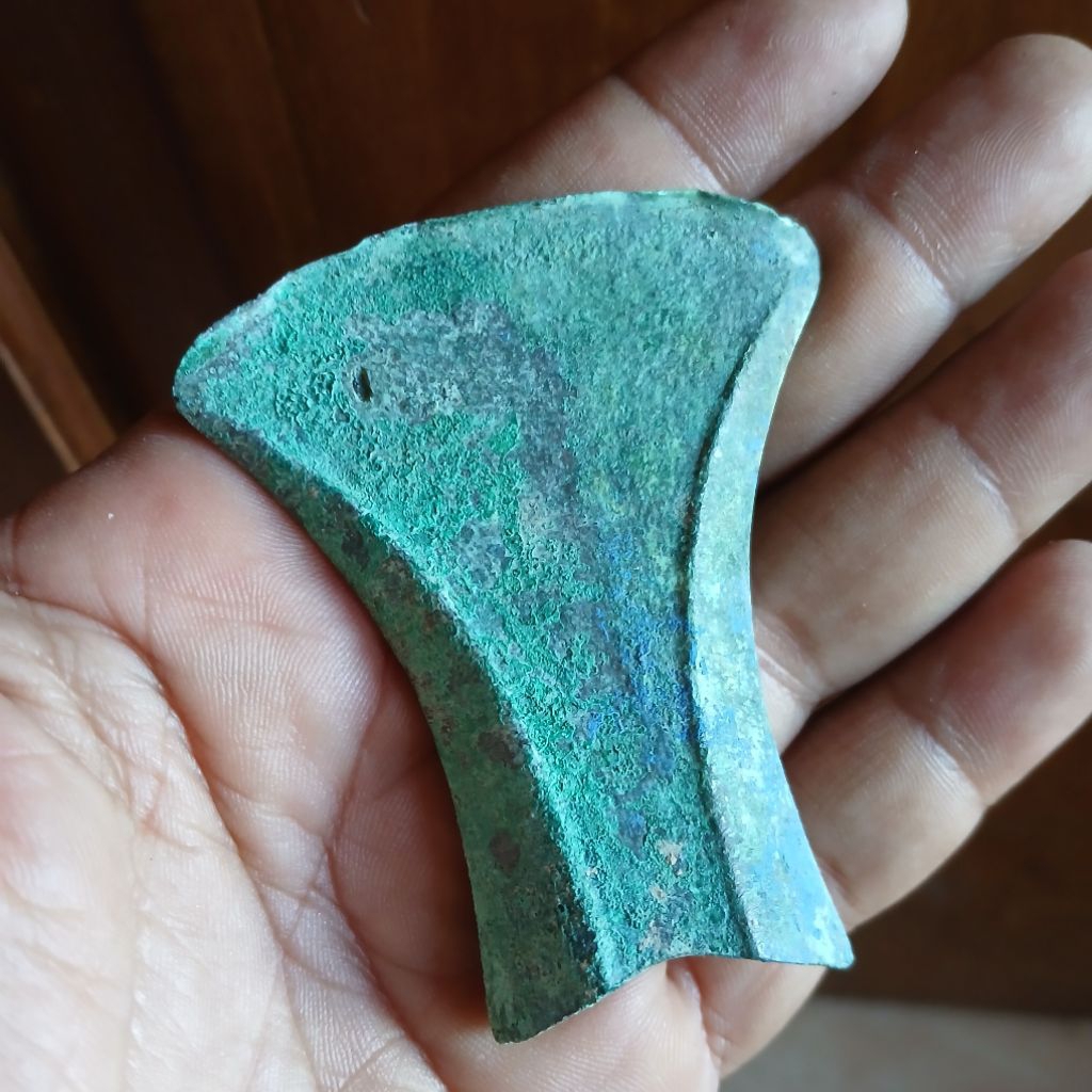 Koleksi Temuan Galian Tanah Mata Kapak Perunggu KUNO