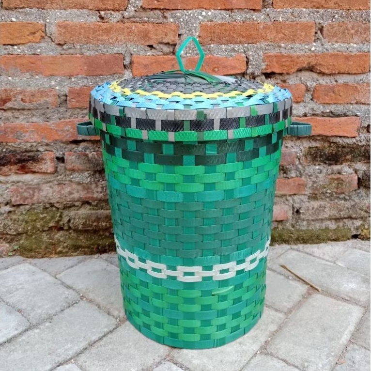 tempat sampah anyaman plastik ukuran sedang