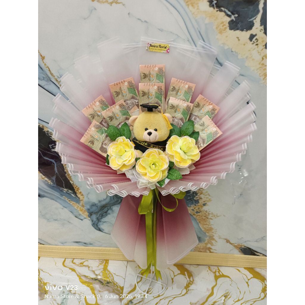 Bouquet Boneka+Bunga+Uang 10 Lembar by Naura Florist