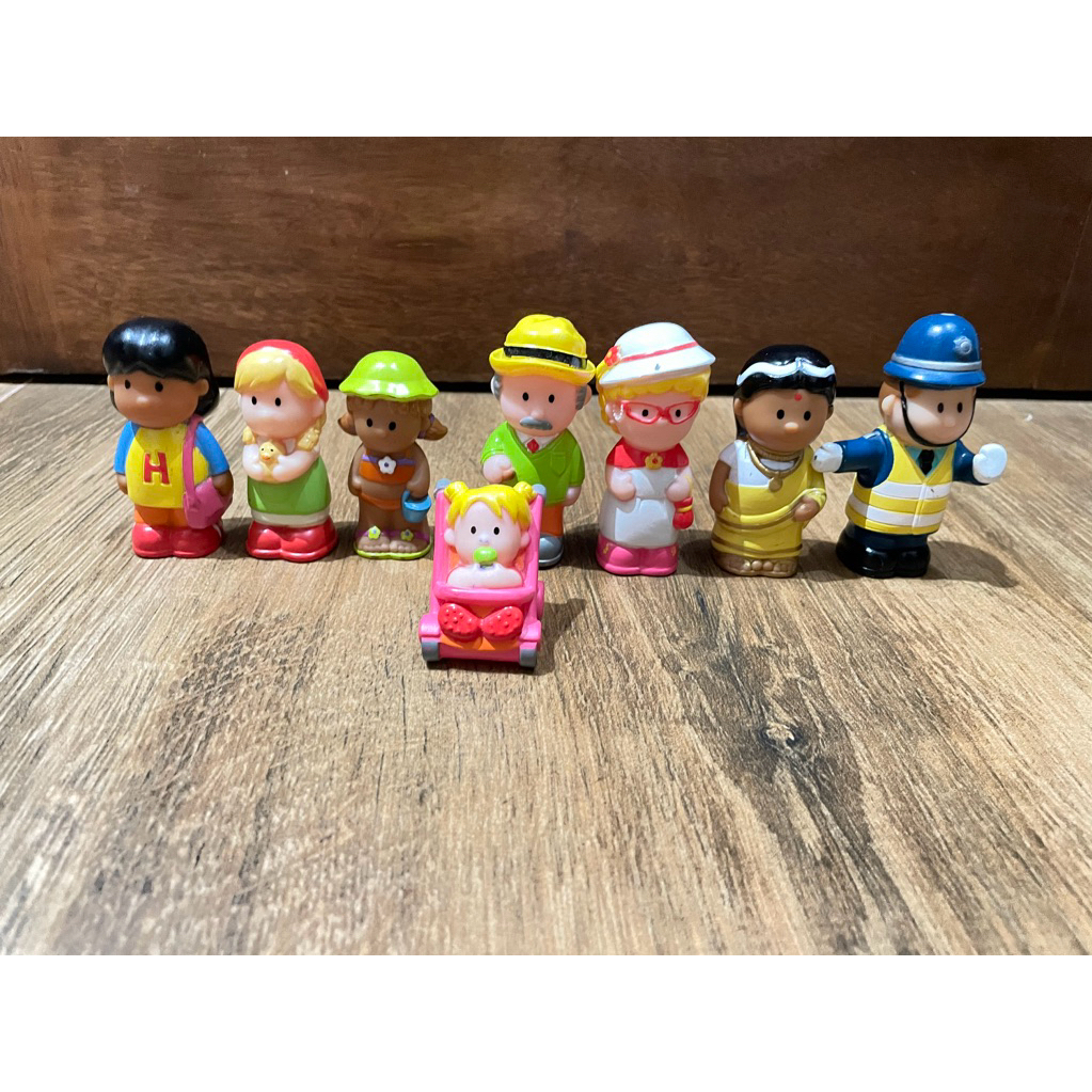 ELC HAPPYLAND FIGURE- FIGURE ELC PROFESI, POLICEMAN, NENEK,KAKEK, BABY