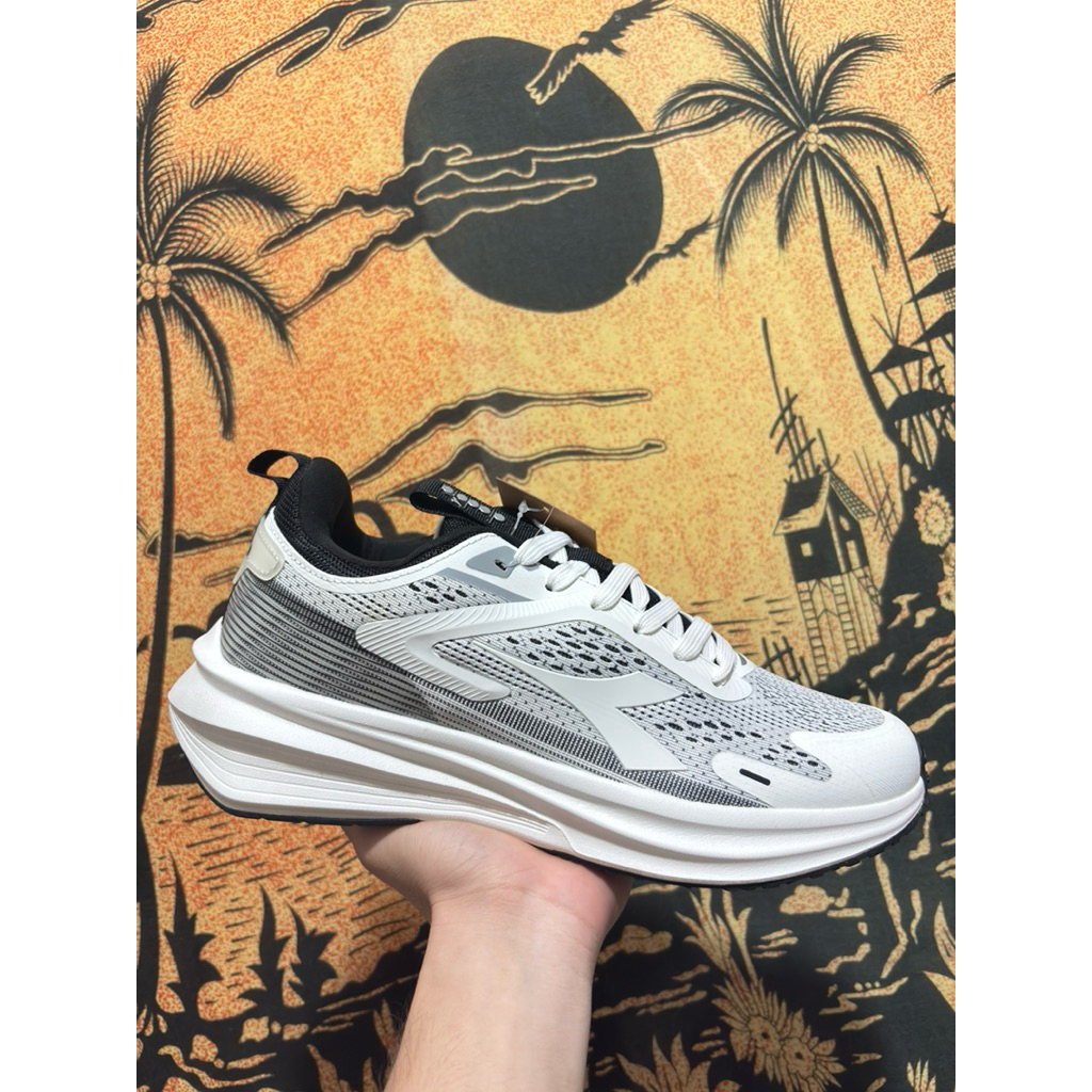 jual sepatu running diadora hustle