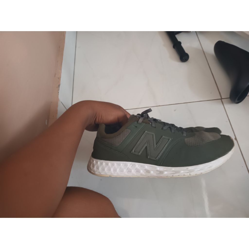 Sepatu Run Second NewBalance 574 Kulit Autentic size 44.