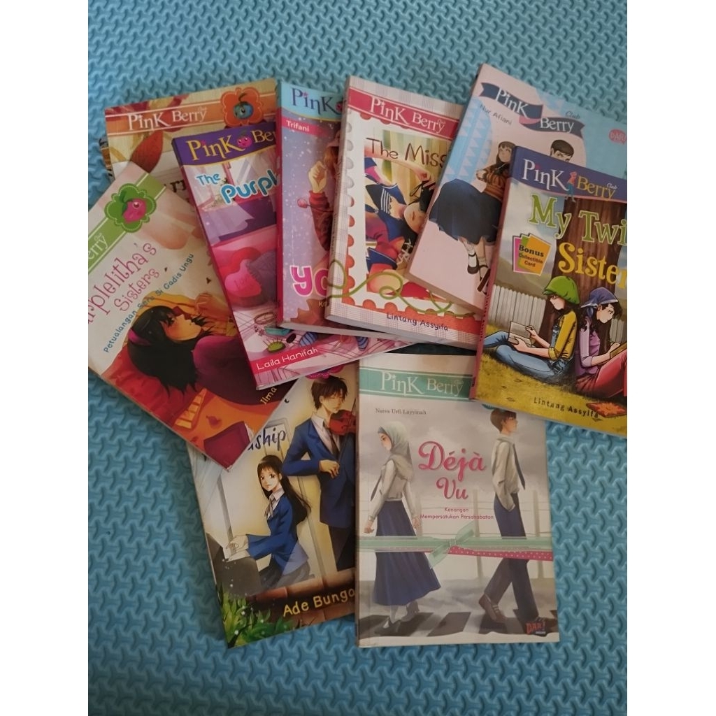 Preloved Novel Pink Berry Club