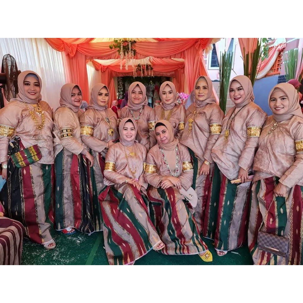 Sarung Sutera Bugis
