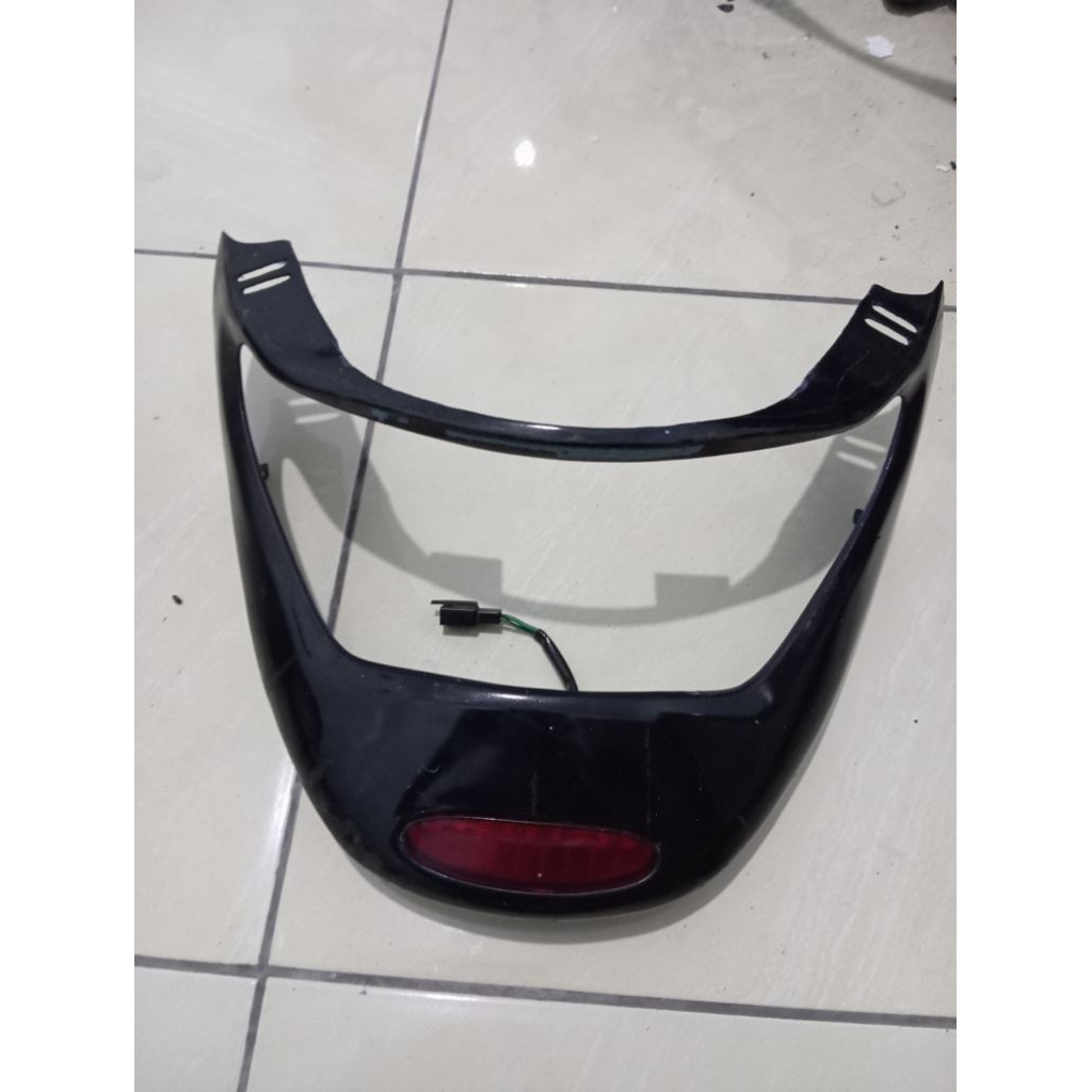 Cover Body Belakang Molding Rear Center kymco Trend 2000 Jet Matic 125 Original Copotan