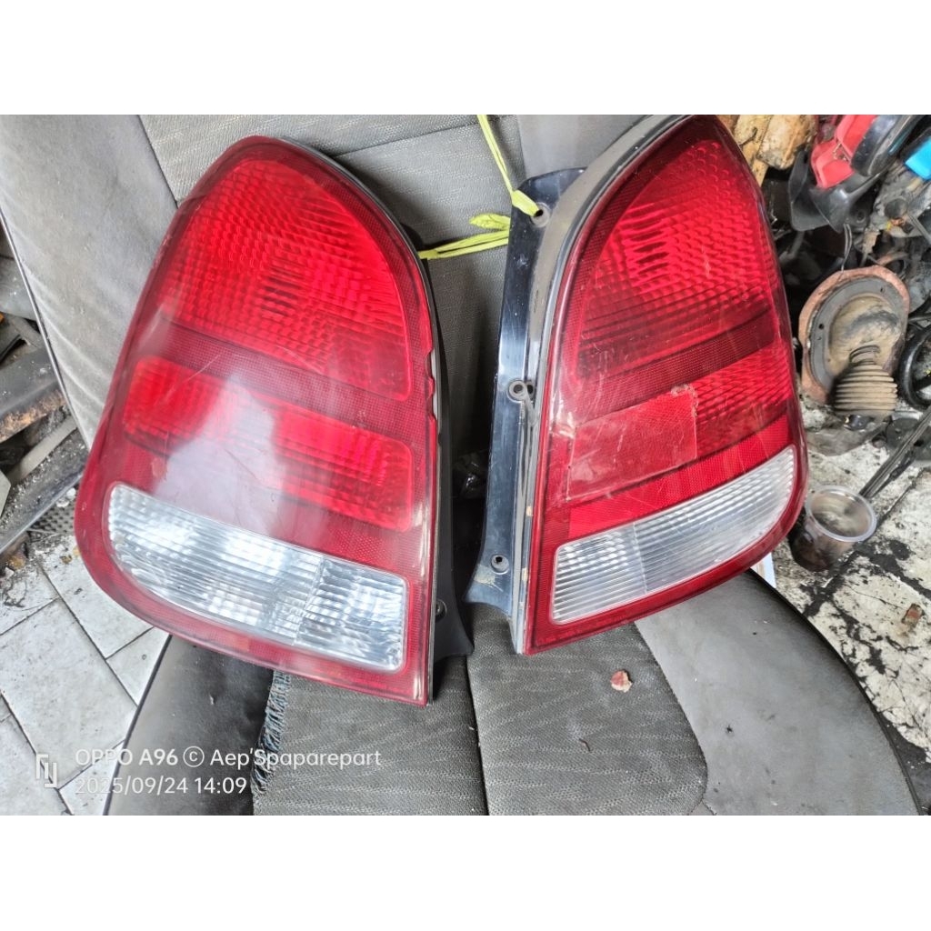 Stoplem KIA Carens 1 original Sepasang Lampu Stop KIA Carens 1