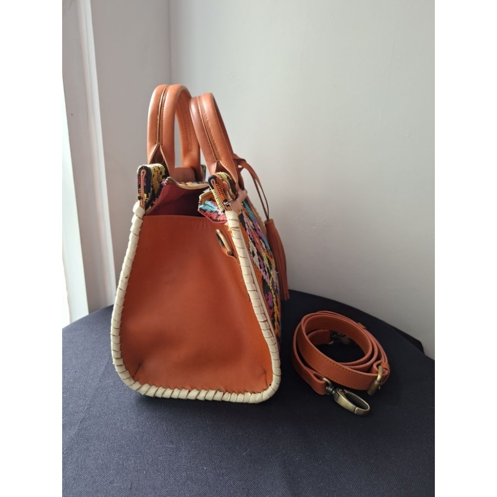 Tas Wanita Tenun Buna, NTT