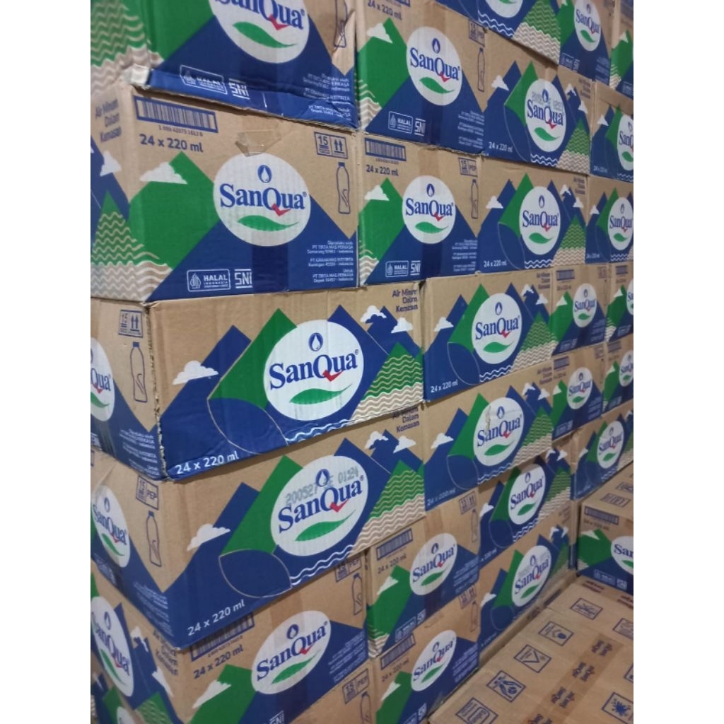 Air mineral Sanqua 220ml