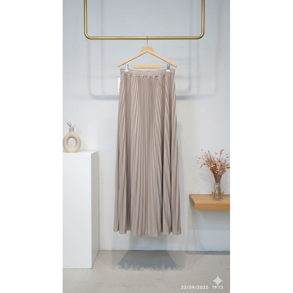 Rok plisket bahan lembut jatuh