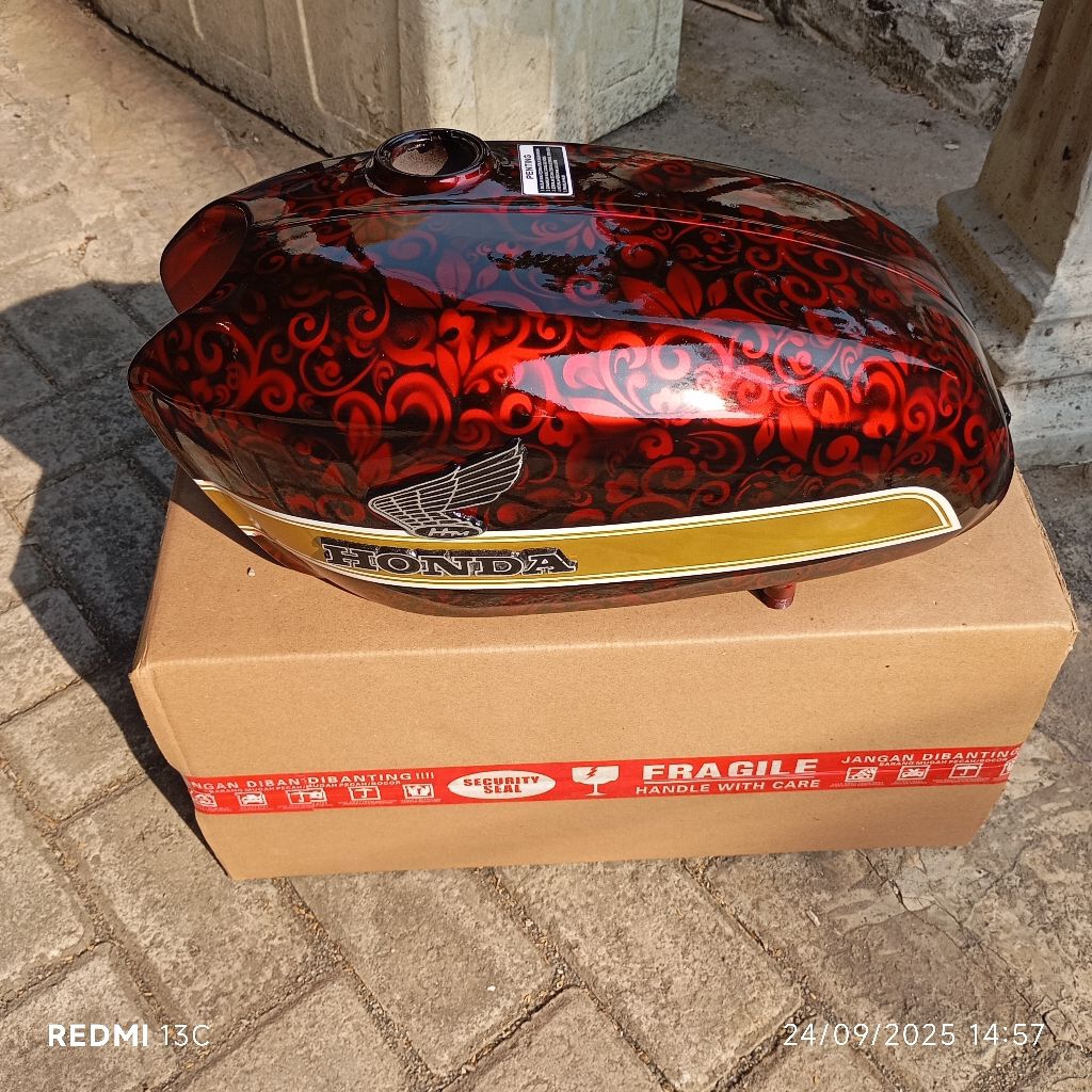 Tangki CB 100 CB 125 Press Warna Merah Batik strip kuning bahan Tebal Galvanis