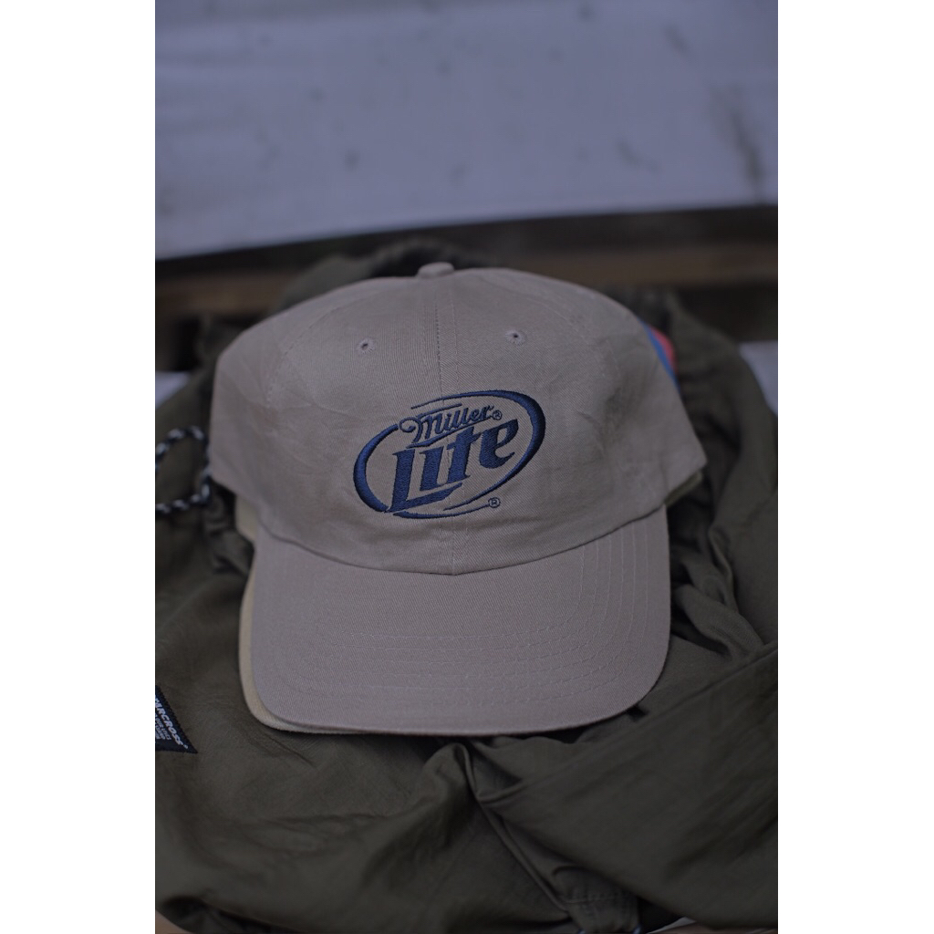 Topi MILLER LITE warna Cream