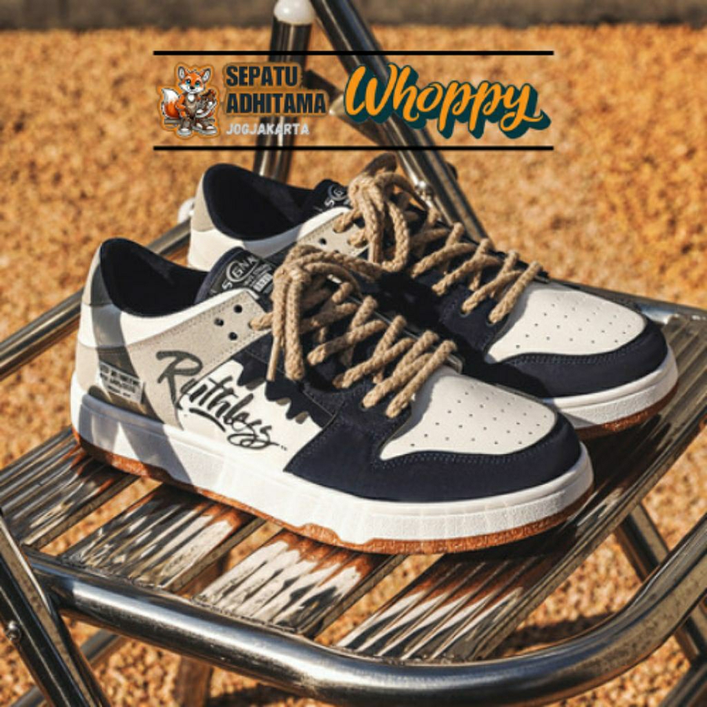 Whoppy SL23 – Sepatu Sneakers Casual Pria Kulit Sintetis Putih Tulang dan Coklat (Nyaman & Ringan)