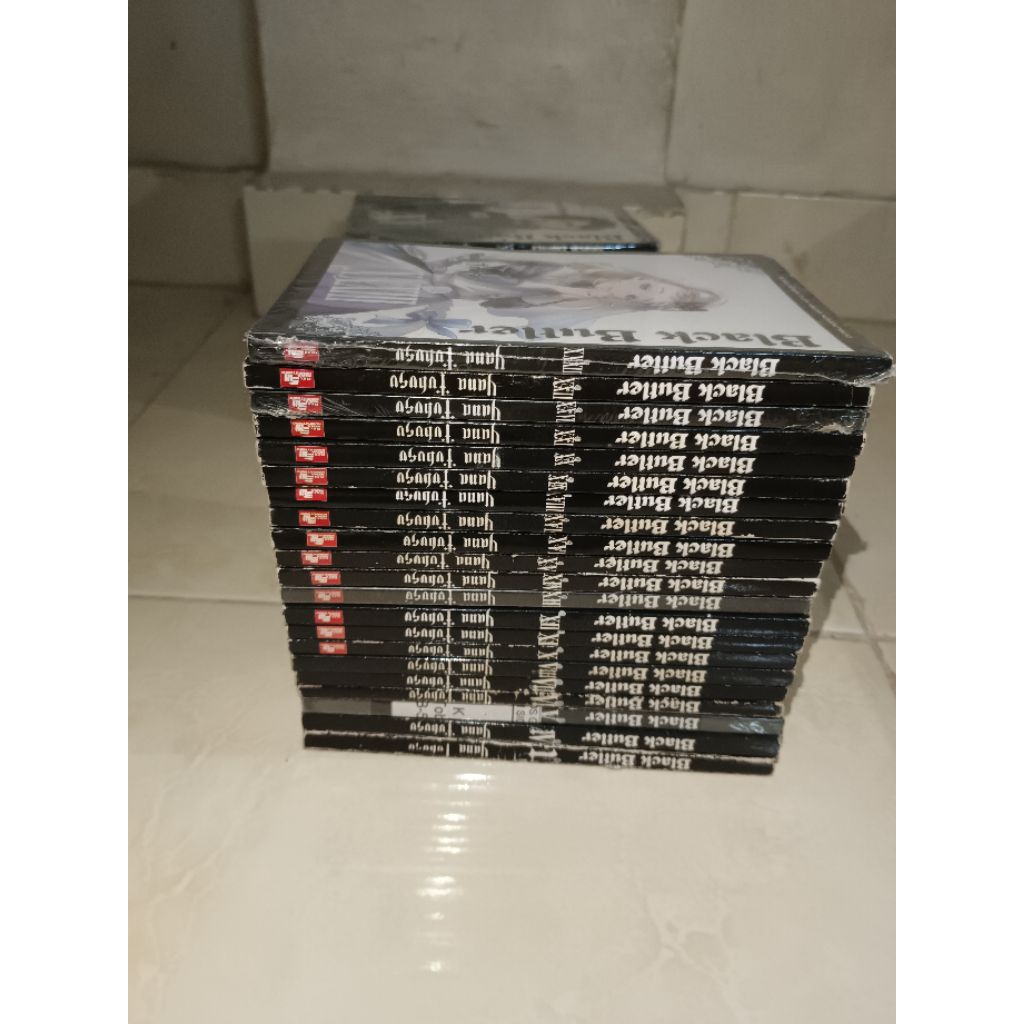 Komik Yana Toboso - Black Butler 1 4 5 6 7 8 10 11 12 13 14 15 16 17 18 19 20 21 22 28 33 (21 Komik)