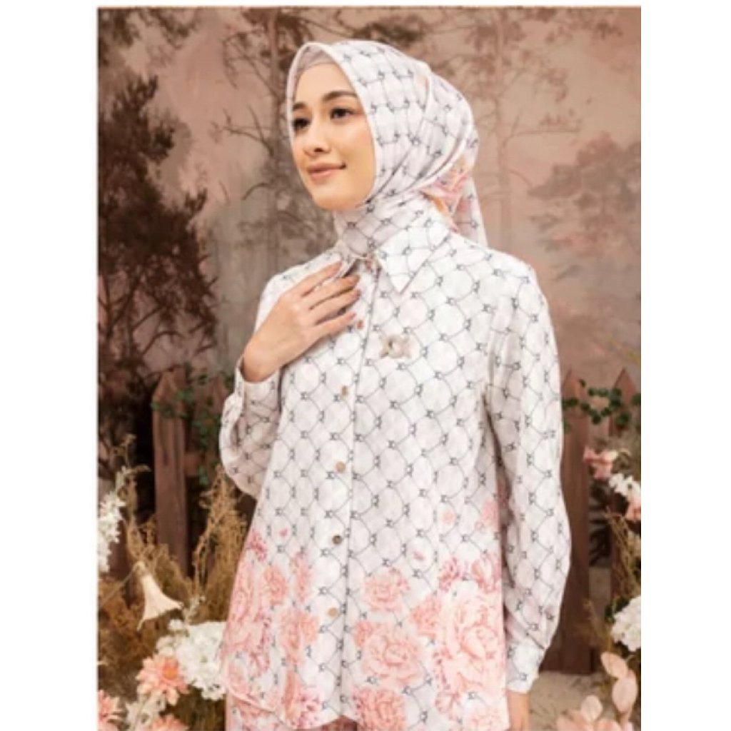 ROSETTE SHIRT WEARING KLAMBY (S)