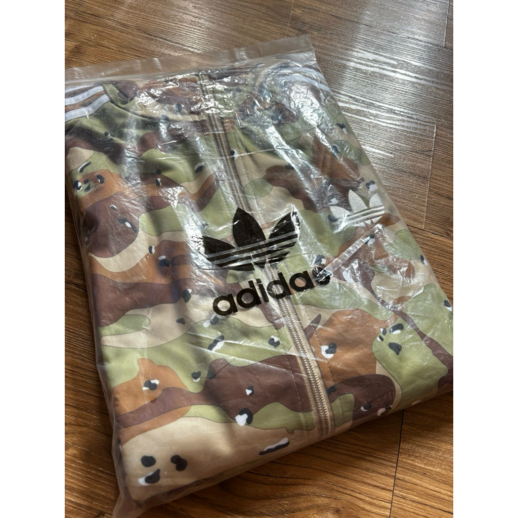 Adidas originals camo tracktop