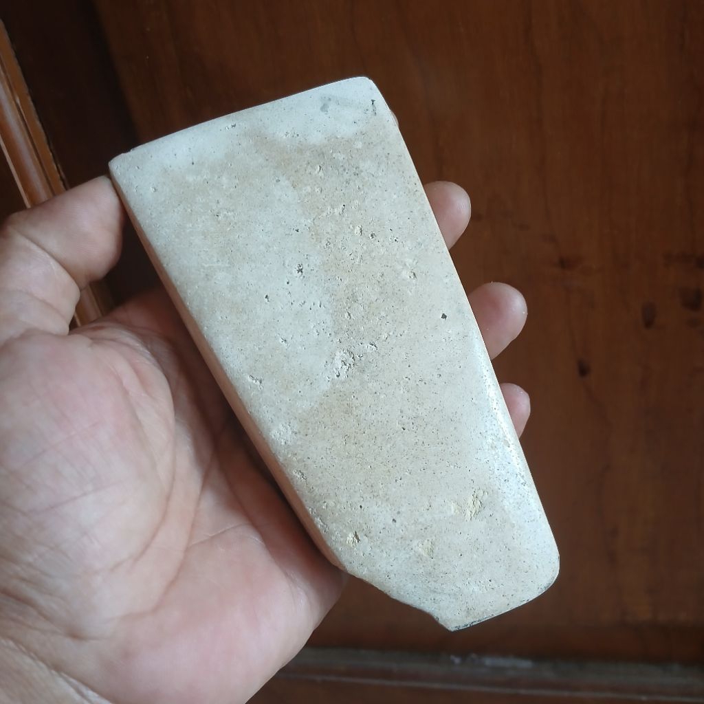 Koleksi Temuan Galian Tanah Kapak Batu Purba Belicung