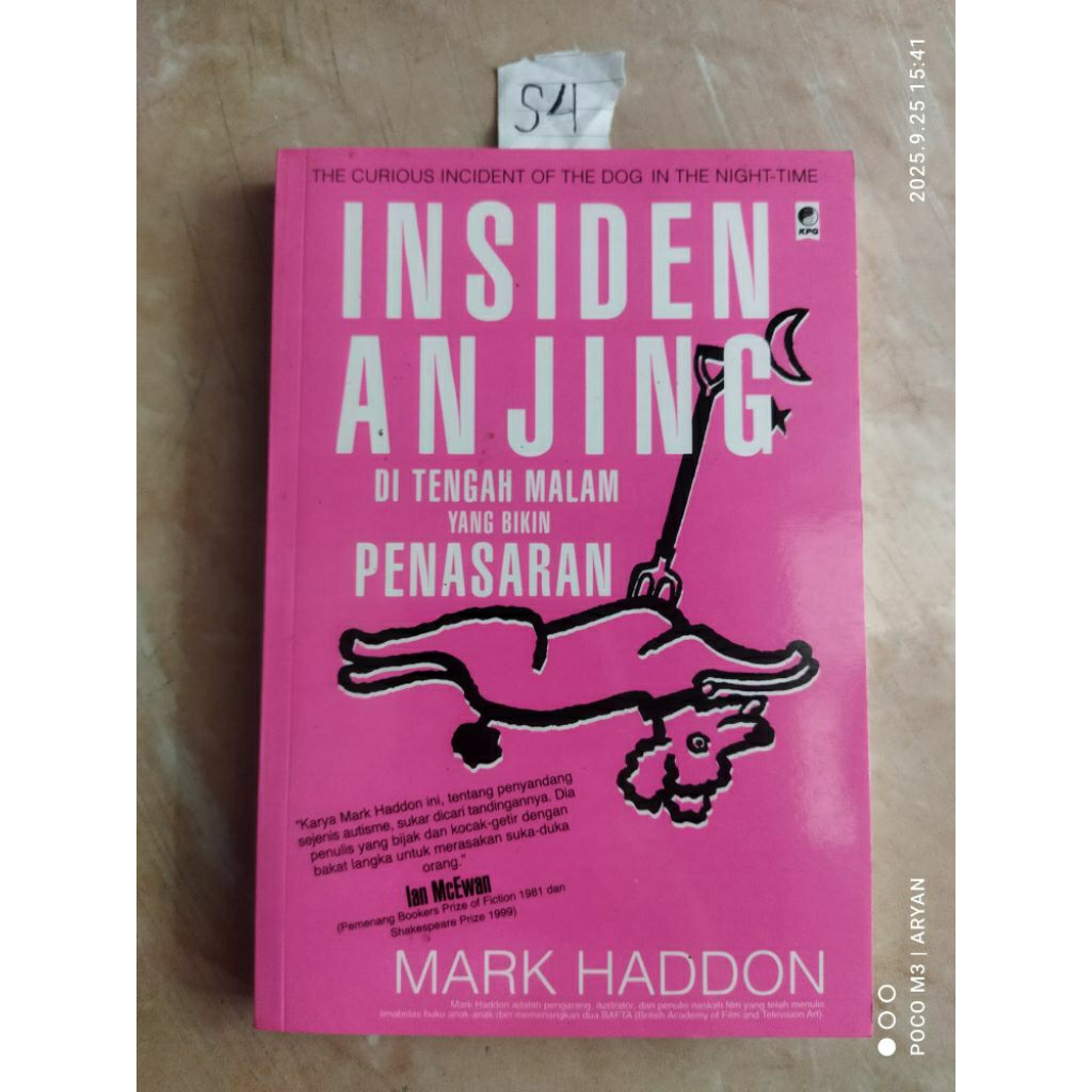 INSIDEN ANJING DITENGAH MALAM YANG BIKIN PENASARAN - MARK HADDON