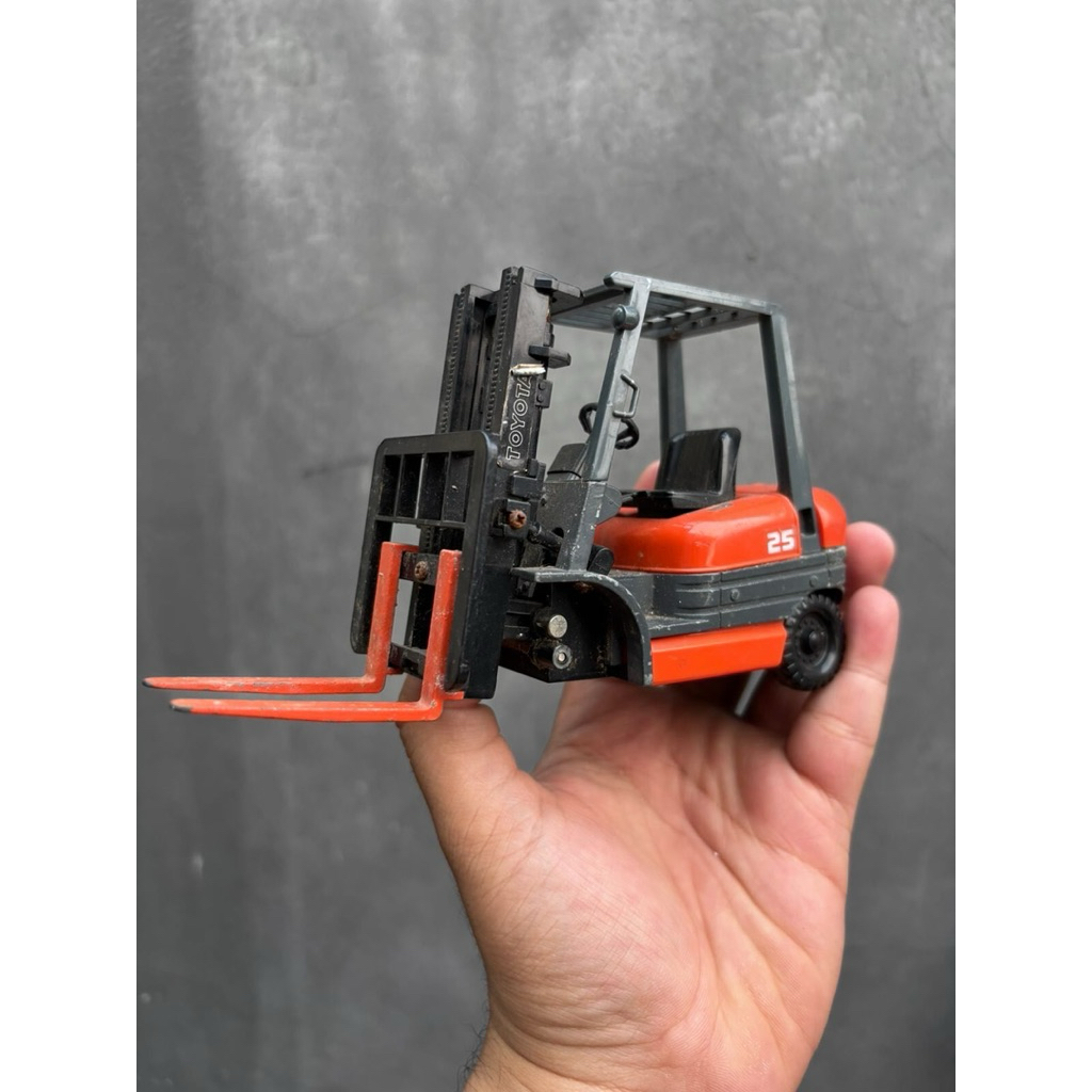 Diecast Forklift Toyota kondisi minus