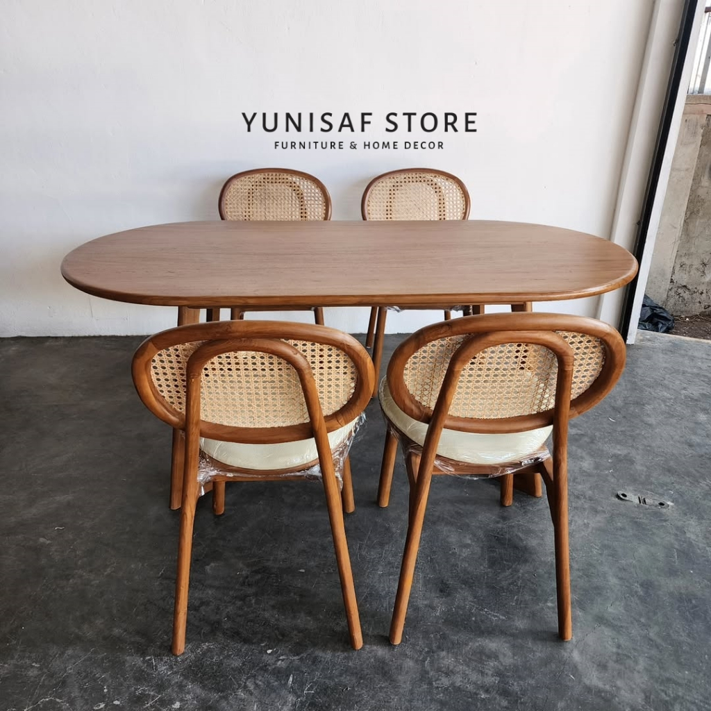 Meja Makan Oval Minimalis Kayu Jati Dengan 4 Kursi