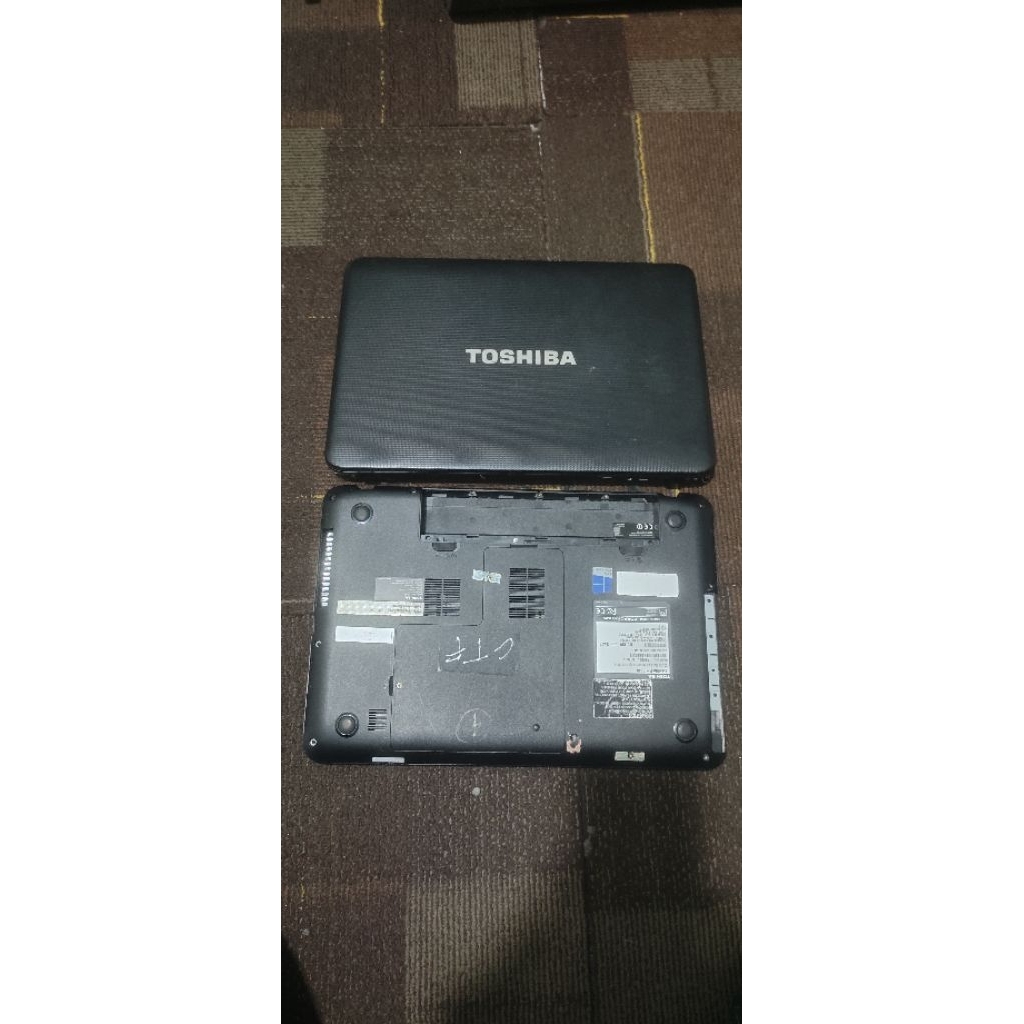 casing set utuh mulus Toshiba Satelite C800d C840 C800 lengkap engsel dan trekped hanya 500rb