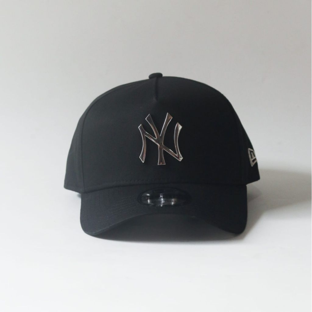 New Era 940 AFrame Yankees Metal Badge Neyyan / Topi New Era Pria Wanita Unisex