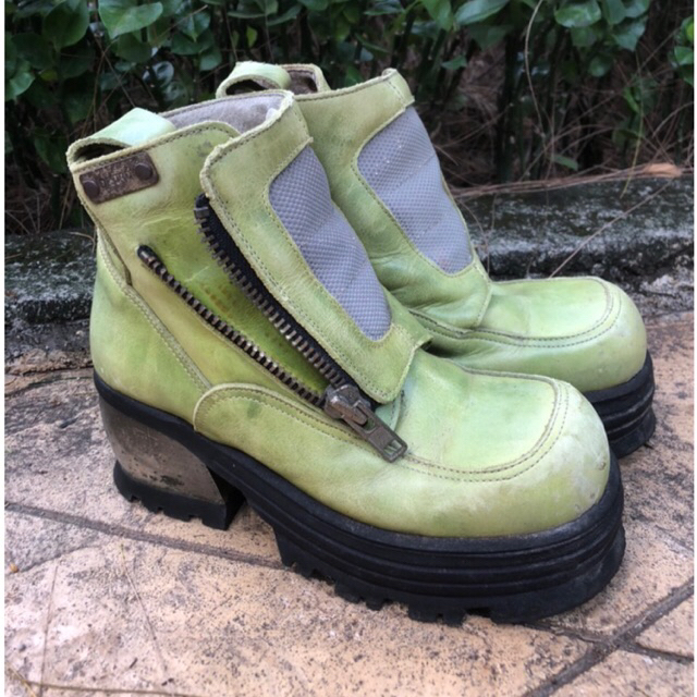 Destroy leather vintage boots