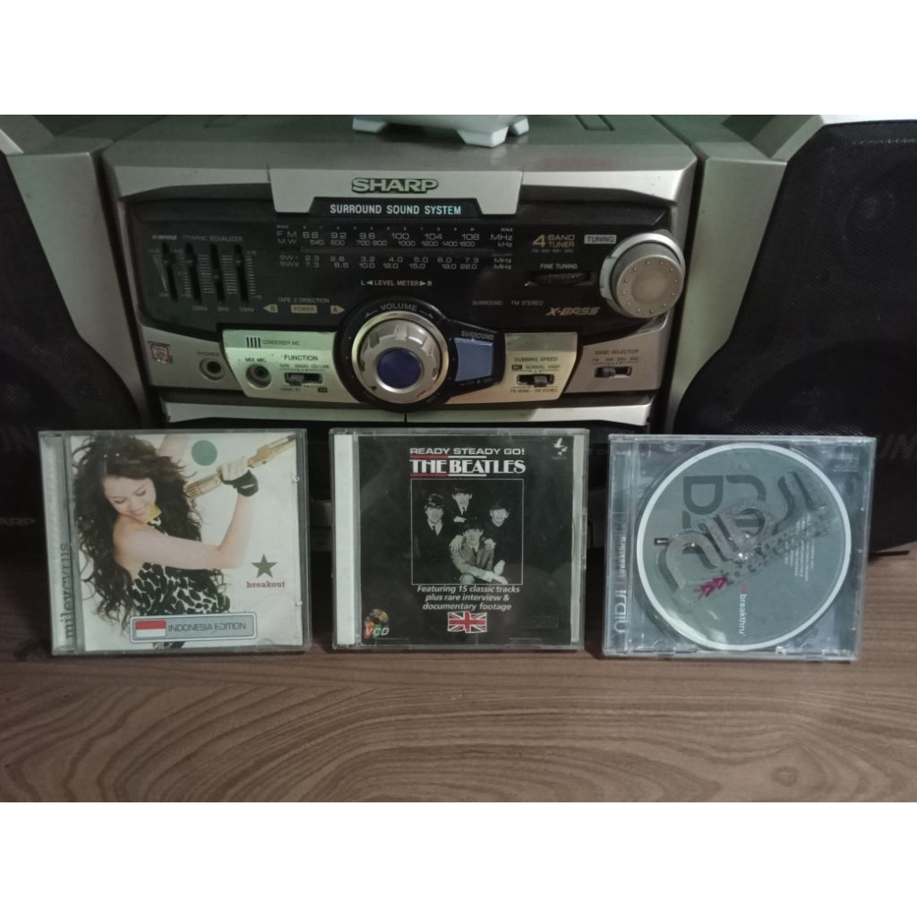 CD ORIGINAL Miley Cyrus, The Beatles, Nidji Sepaket