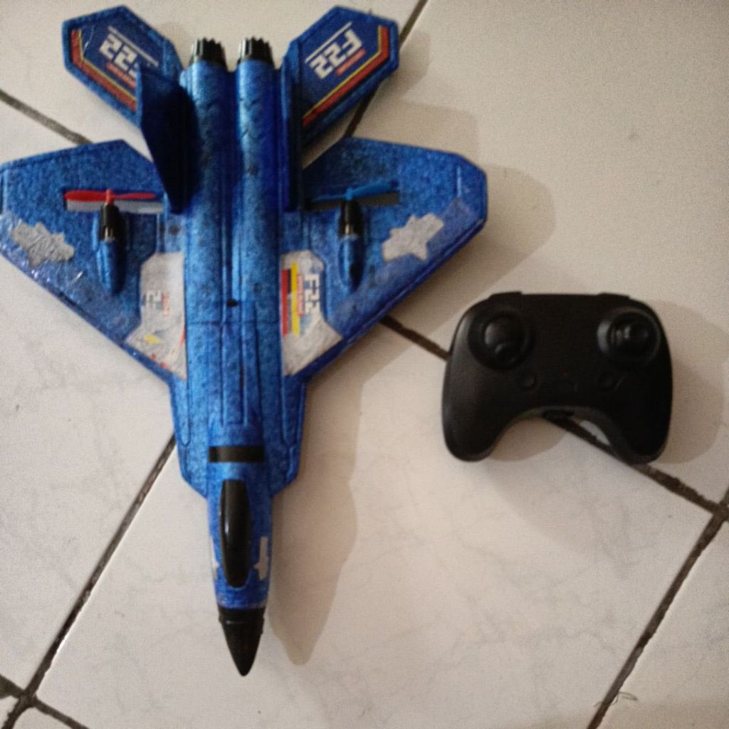 Pesawat F22 jet RC bekas pakai