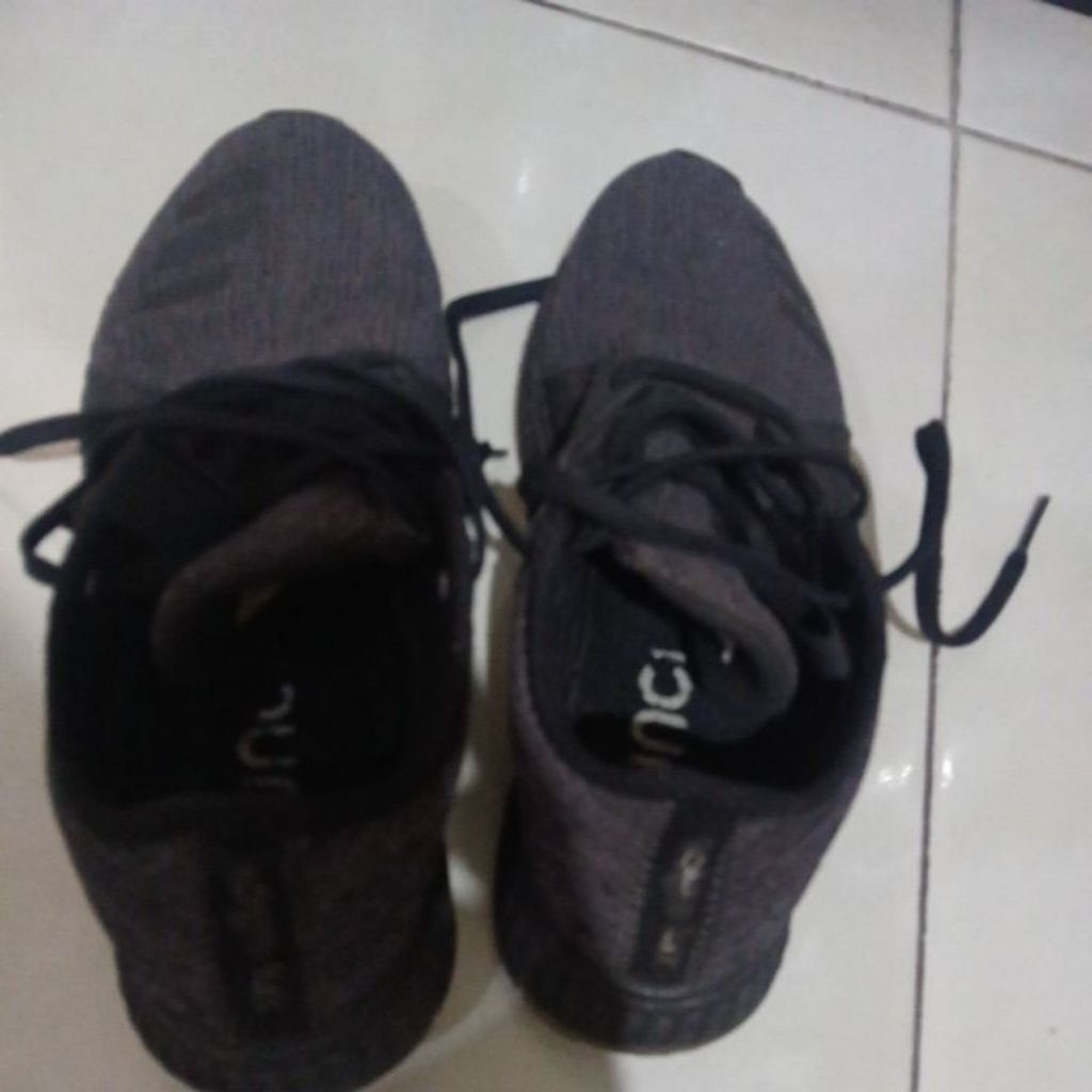 preloved sepatu adidas bounce