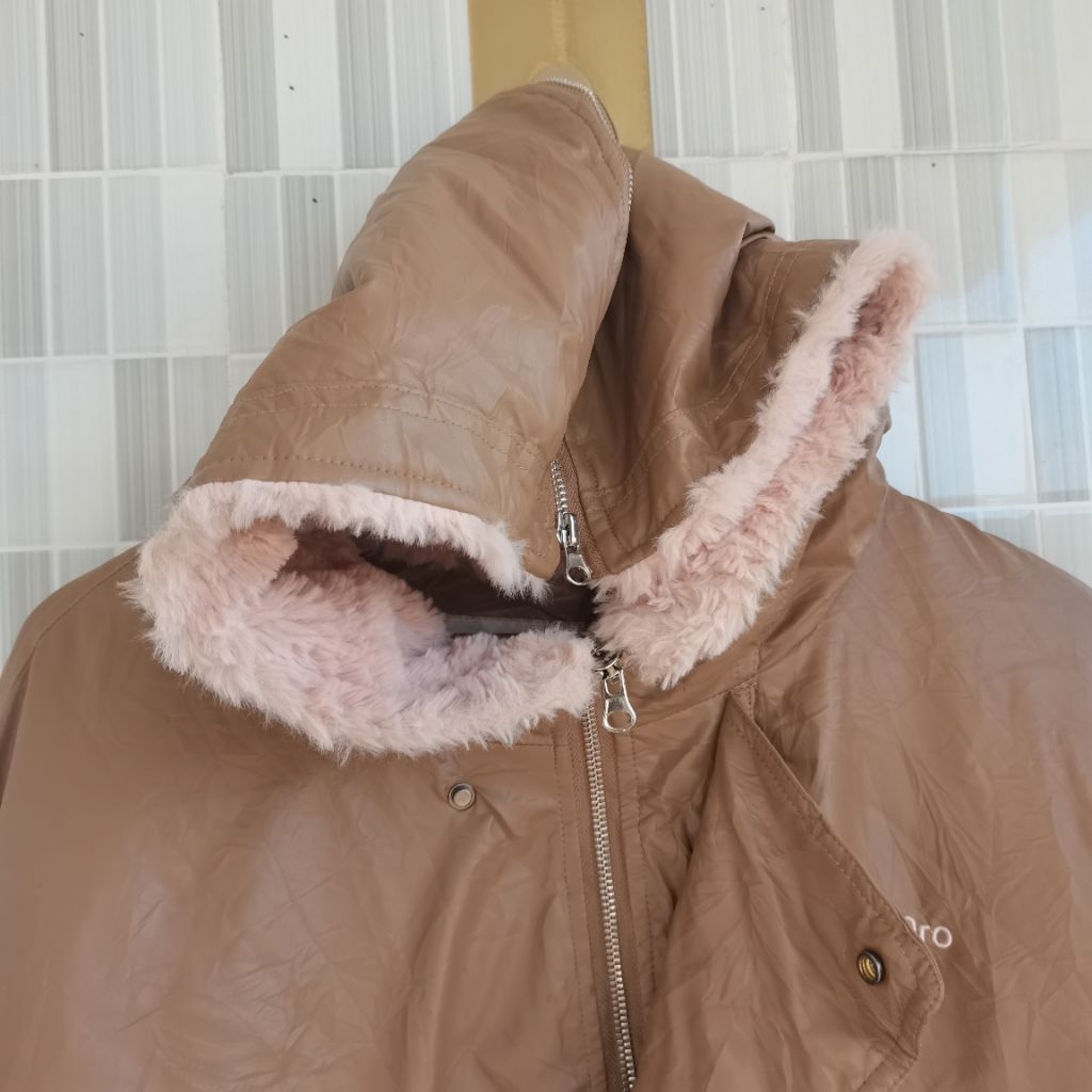 957. HOODIE ZIIP KULIT SINTETIS WARNA COKLAT SIZE XL  PRELOVED