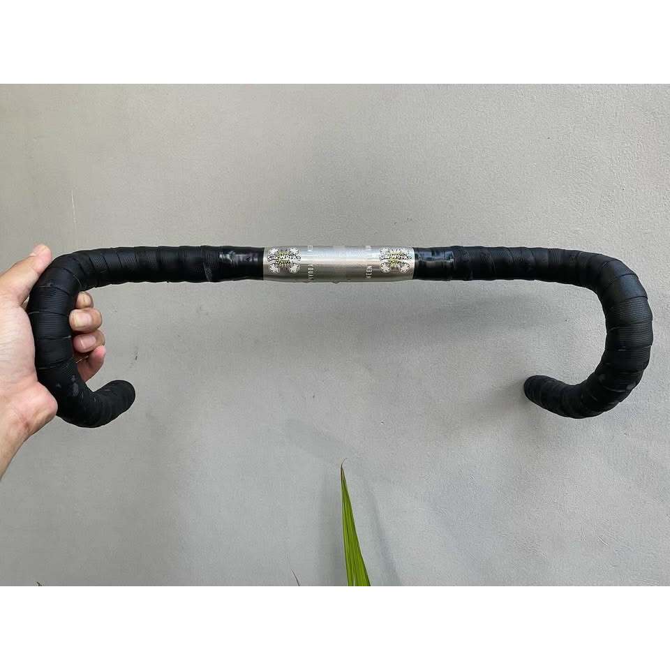 Dropbar Simworks by Nitto 430 mm, clamp oversize include bartape Fizik