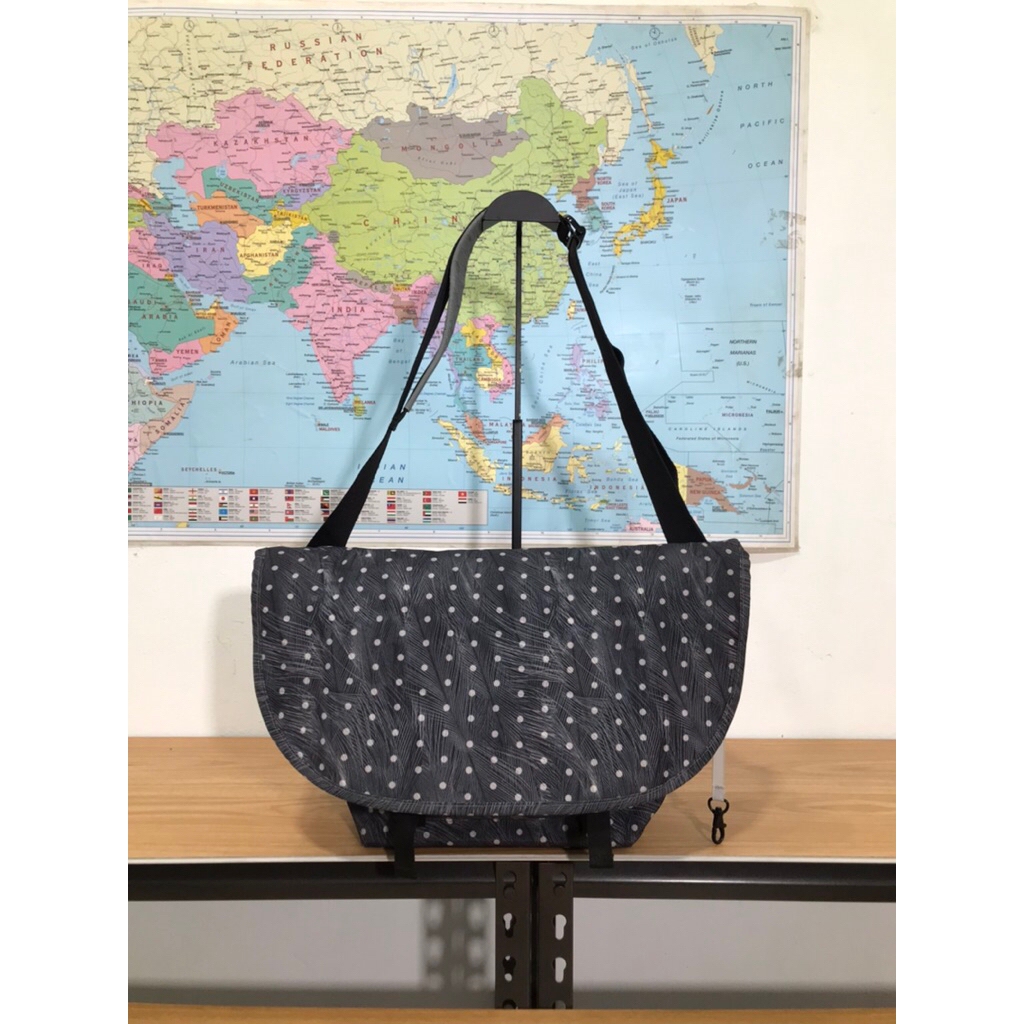 Crumpler slingbag