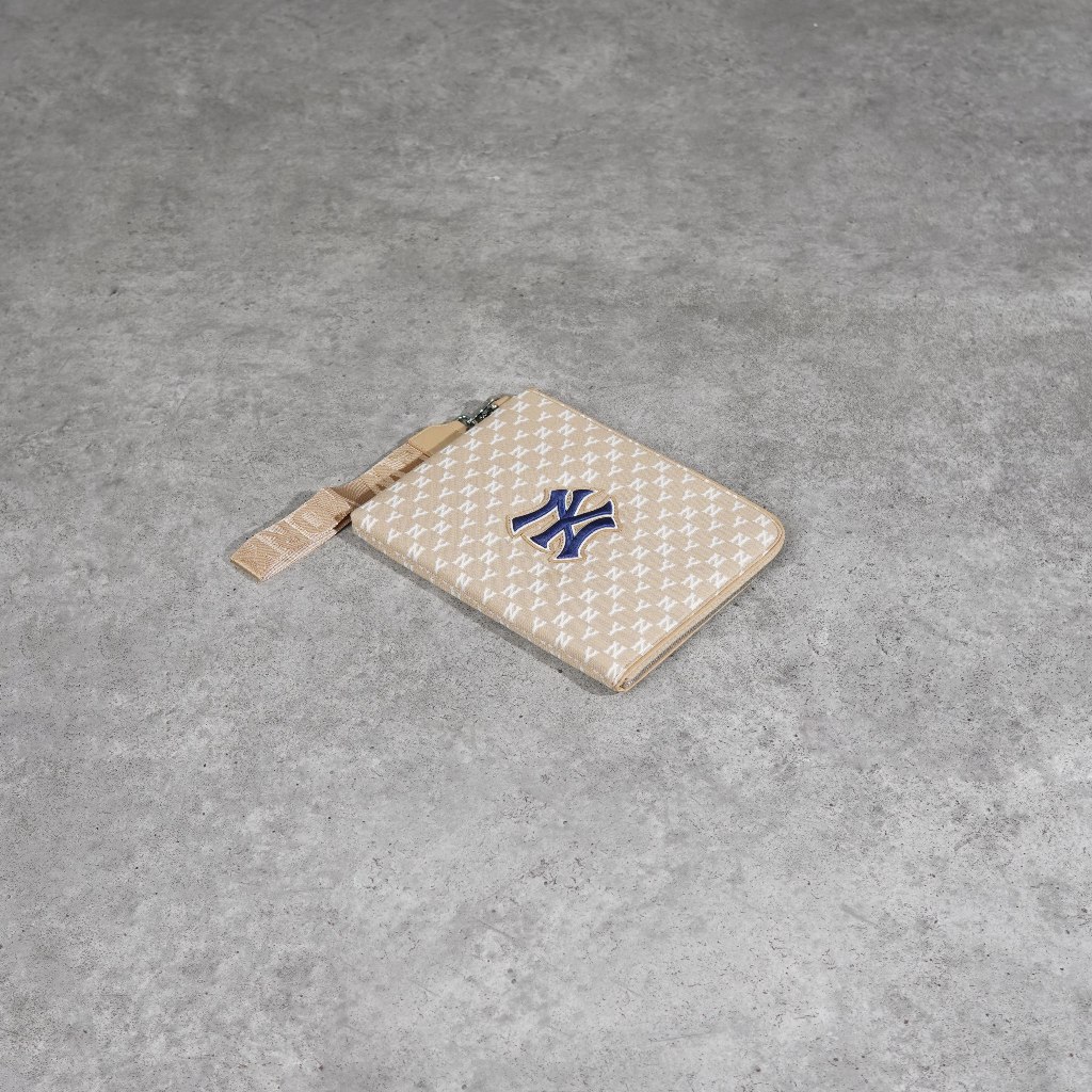 Tas MLB NY MONOGRAM NAVY BEIGE CLUTCH WITH HANDLE 100% ORIGINAL