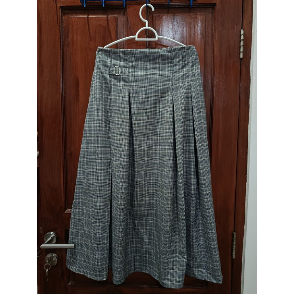 Preloved Buckled Pleats Skirt (Thenblank)