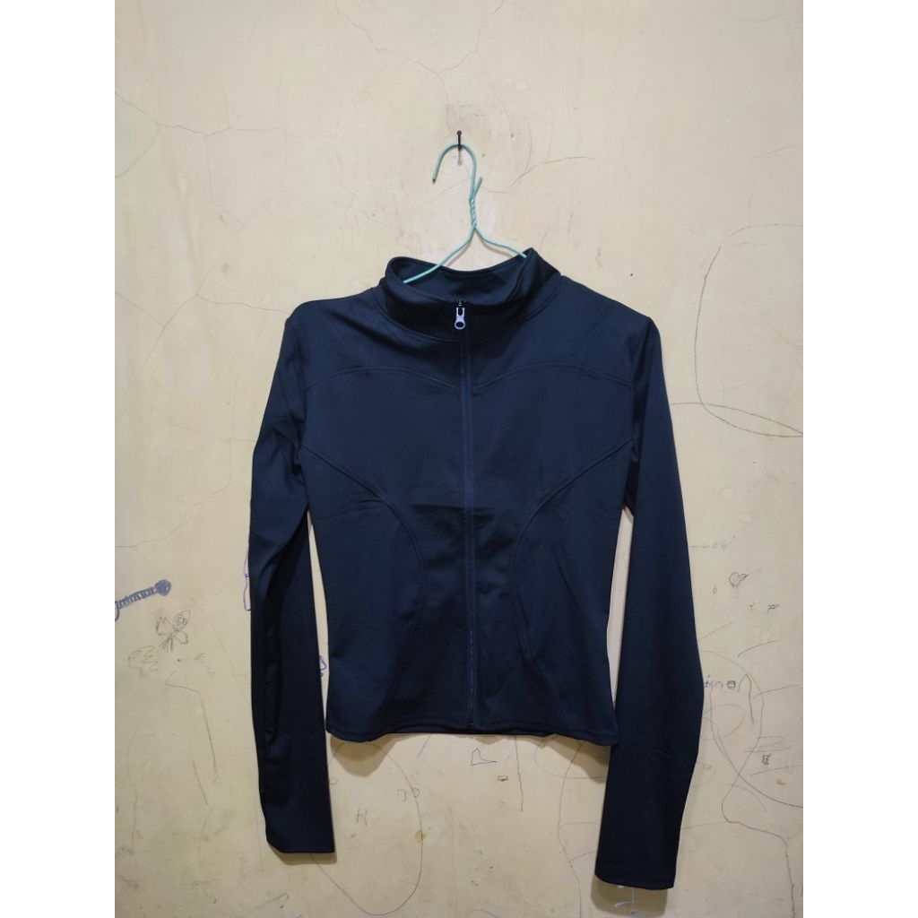 PRELOVED-Jaket slimfit UV Size L