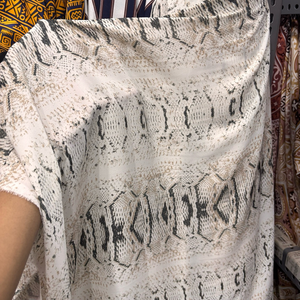 Kain Zara Crepe Motif Ular Animals Print – Bahan Ringan Flowly untuk Dress, Blouse, Outer & Hijab Fa