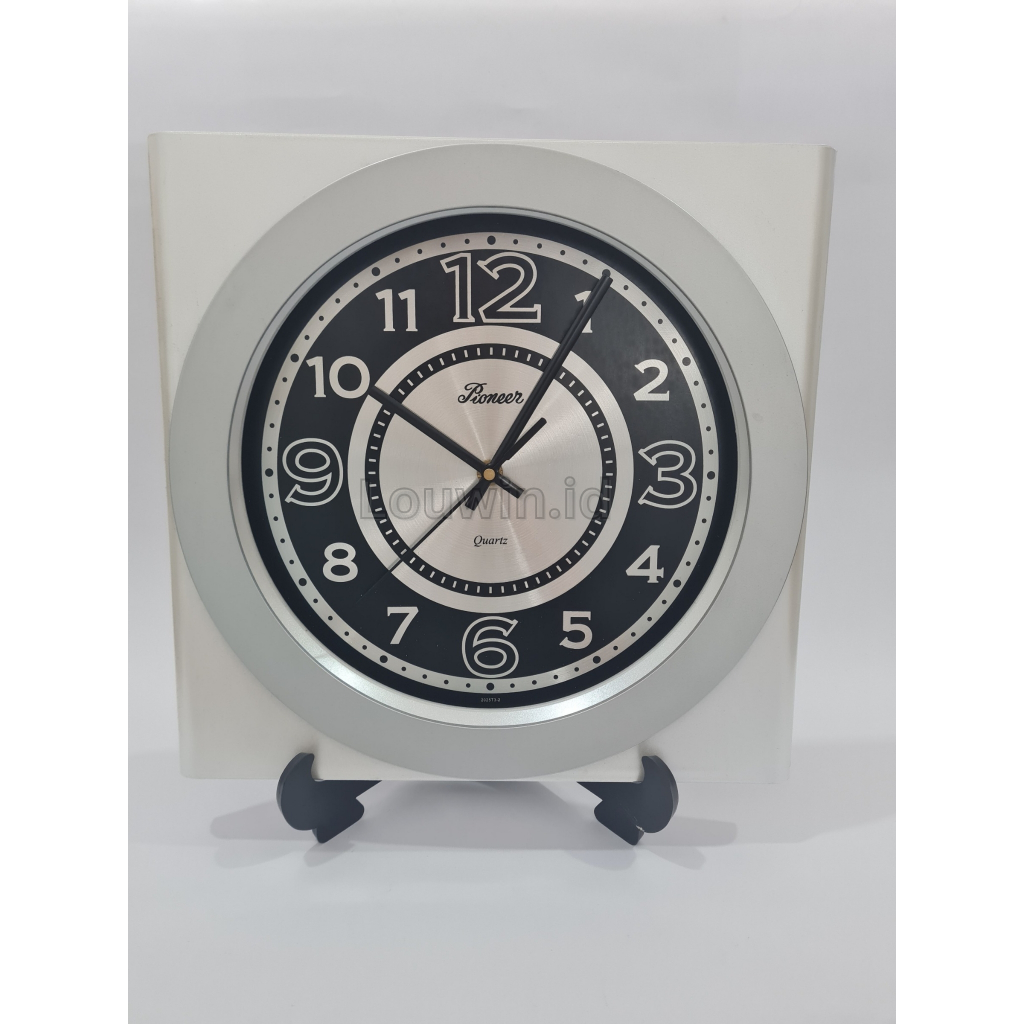 jam dinding pioneer / jam dinding kotak / jam dinding silver / jam dinding makassar